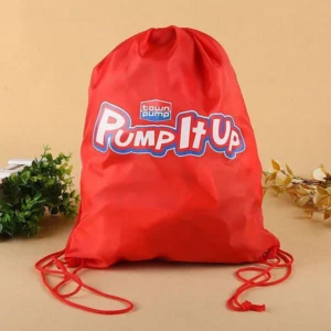 Mochilas promocionais com cordão e orçamento